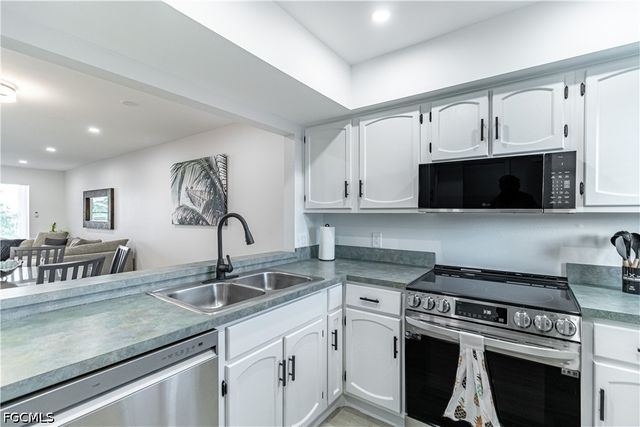 7402 Lake Breeze DR 308, Fort Myers, FL 33907