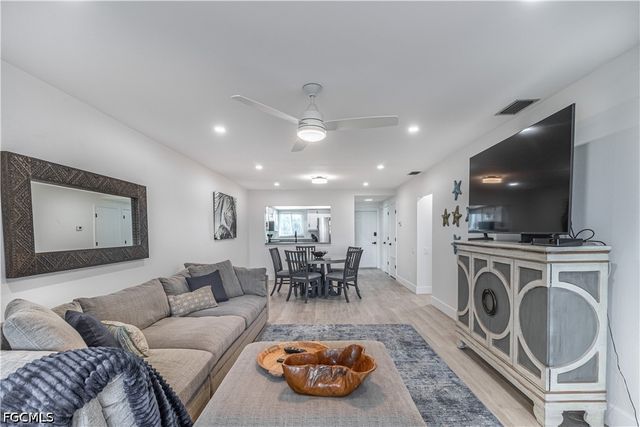 7402 Lake Breeze DR 308, Fort Myers, FL 33907