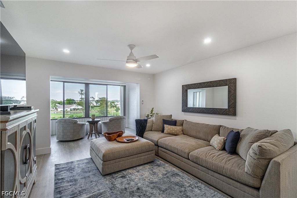 7402 Lake Breeze DR 308, Fort Myers, FL 33907