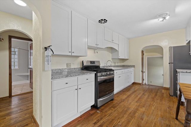 2000 Summit AVENUE, Waukesha, WI 53188