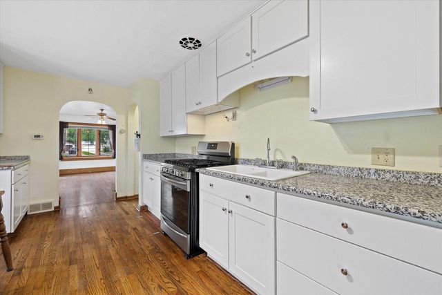 2000 Summit AVENUE, Waukesha, WI 53188