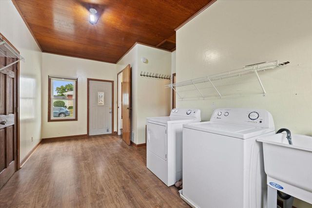 2000 Summit AVENUE, Waukesha, WI 53188
