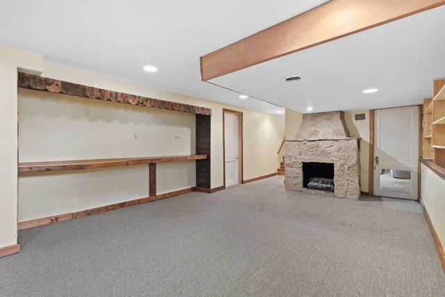 2000 Summit AVENUE, Waukesha, WI 53188
