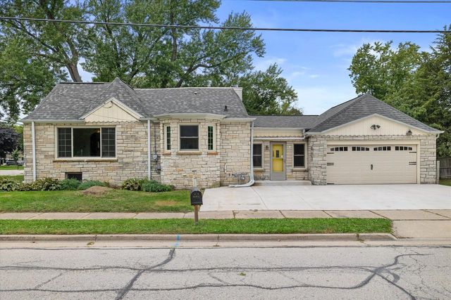 2000 Summit AVENUE, Waukesha, WI 53188