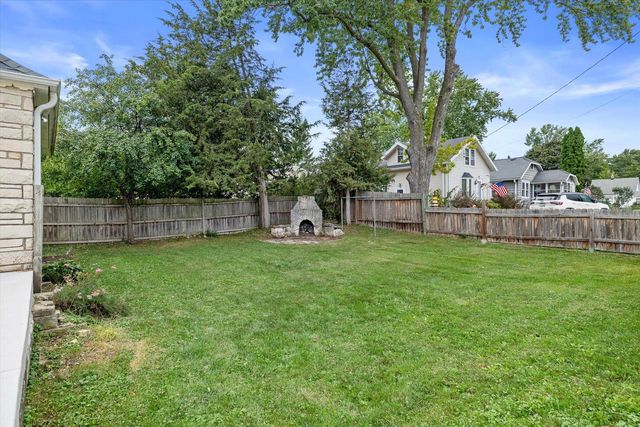 2000 Summit AVENUE, Waukesha, WI 53188