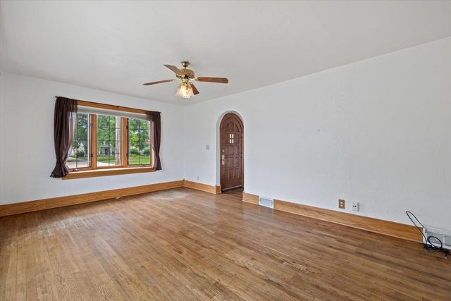 2000 Summit AVENUE, Waukesha, WI 53188