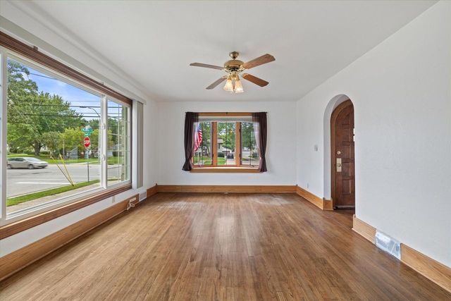 2000 Summit AVENUE, Waukesha, WI 53188