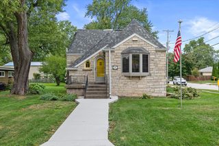 2000 Summit AVENUE, Waukesha, WI 53188
