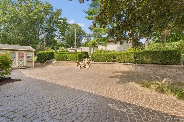 7510 Greene Haven Drive, Clarkston, MI 48348