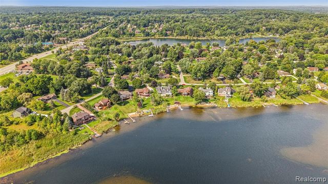 7510 Greene Haven Drive, Clarkston, MI 48348