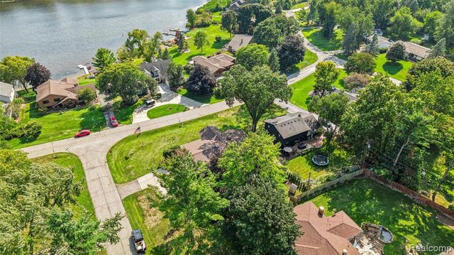 7510 Greene Haven Drive, Clarkston, MI 48348