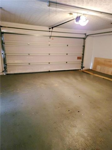 233 Cobblestone Lane, Mcdonough, GA 30252