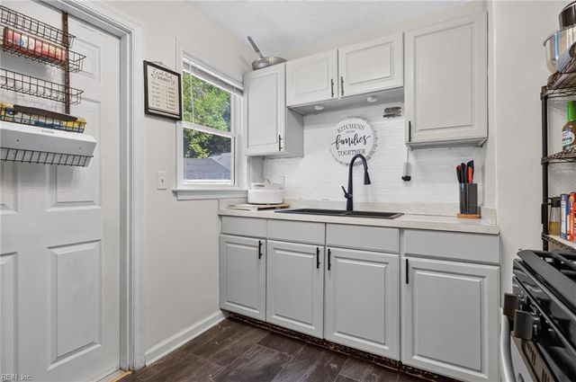 8824 Old Ocean View RD, Norfolk, VA 23503
