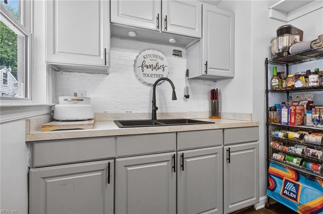 8824 Old Ocean View RD, Norfolk, VA 23503