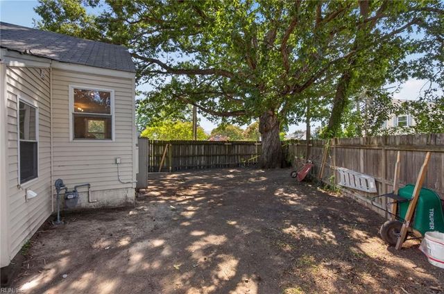 8824 Old Ocean View RD, Norfolk, VA 23503