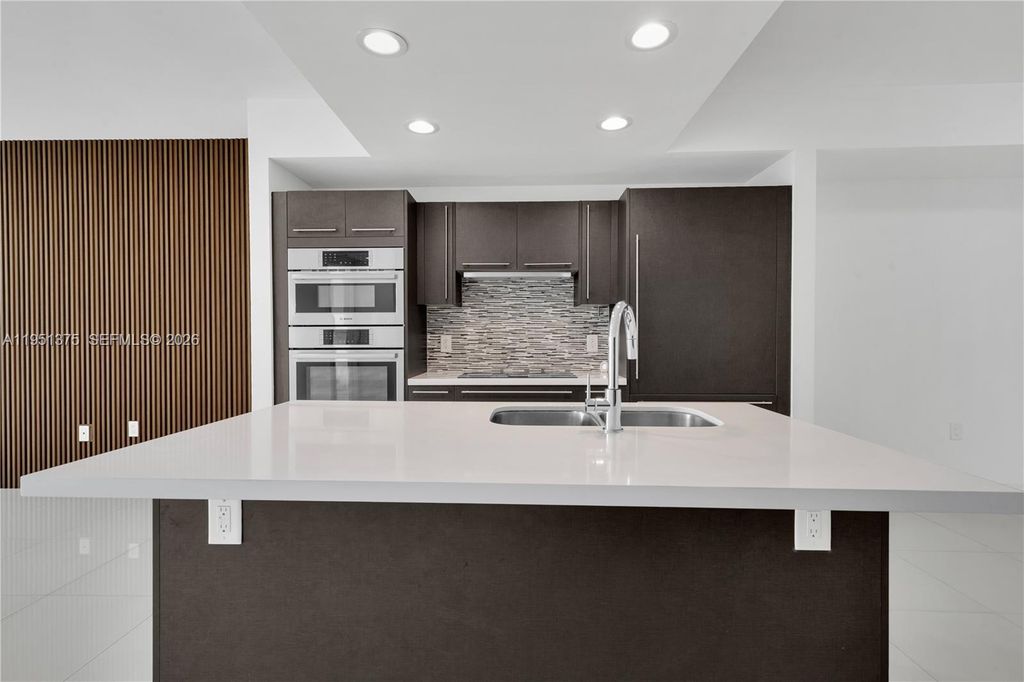 7751 NW 107th Ave 518, Doral, FL 33178