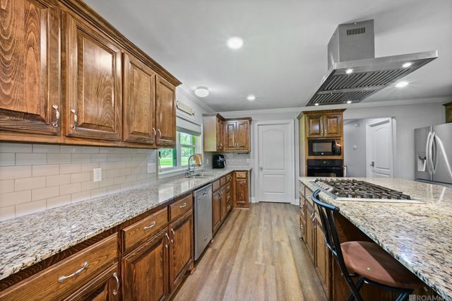 8716 James St, Denham Springs, LA 70726