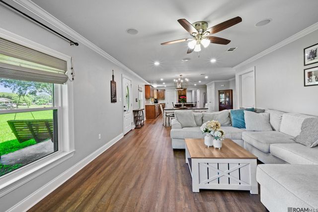 8716 James St, Denham Springs, LA 70726