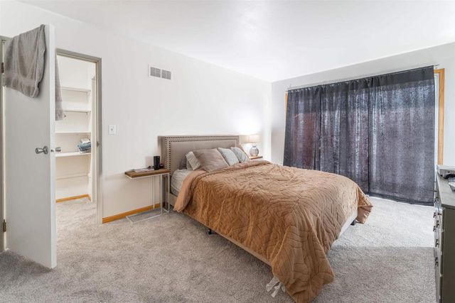 1422 W 2ND AVENUE, Oshkosh, WI 54902