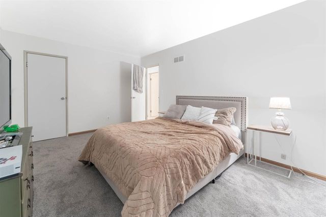 1422 W 2ND AVENUE, Oshkosh, WI 54902