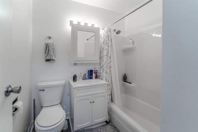 1422 W 2ND AVENUE, Oshkosh, WI 54902