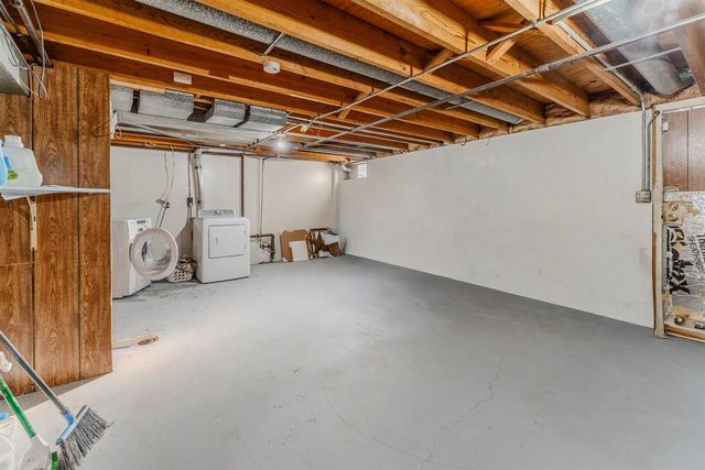 1422 W 2ND AVENUE, Oshkosh, WI 54902