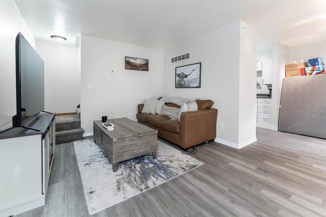 1422 W 2ND AVENUE, Oshkosh, WI 54902