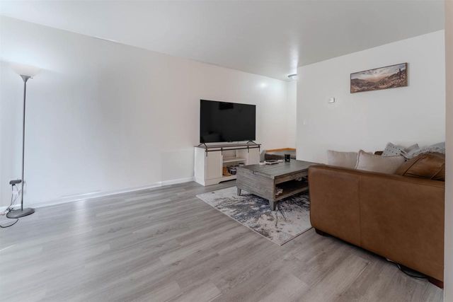 1422 W 2ND AVENUE, Oshkosh, WI 54902