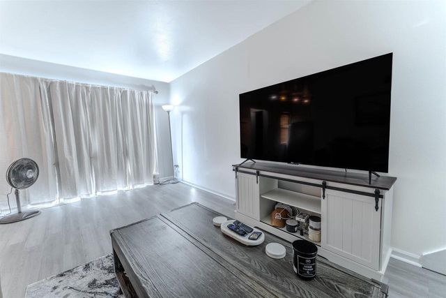 1422 W 2ND AVENUE, Oshkosh, WI 54902