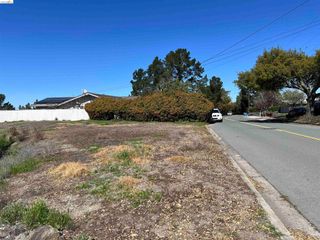 82 Zander Dr, Orinda, CA 94563