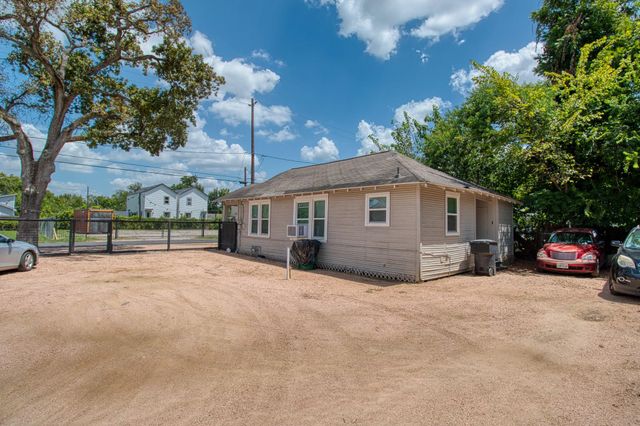 2712 Brewster Street, Houston, TX 77026