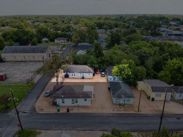 2712 Brewster Street, Houston, TX 77026