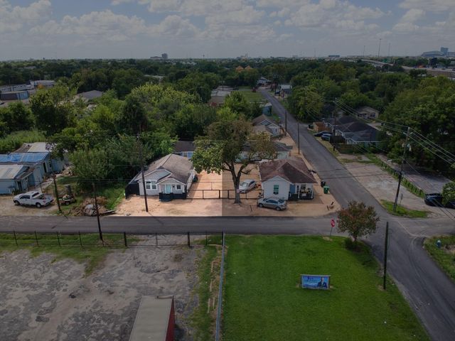 2712 Brewster Street, Houston, TX 77026
