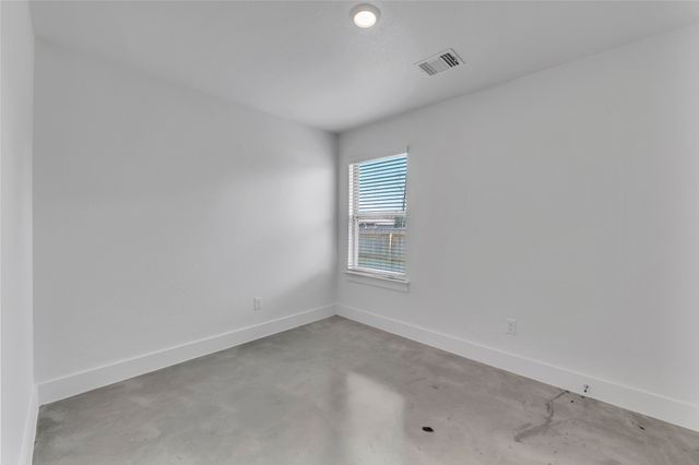 1202 S College Avenue, Troy, TX 76579