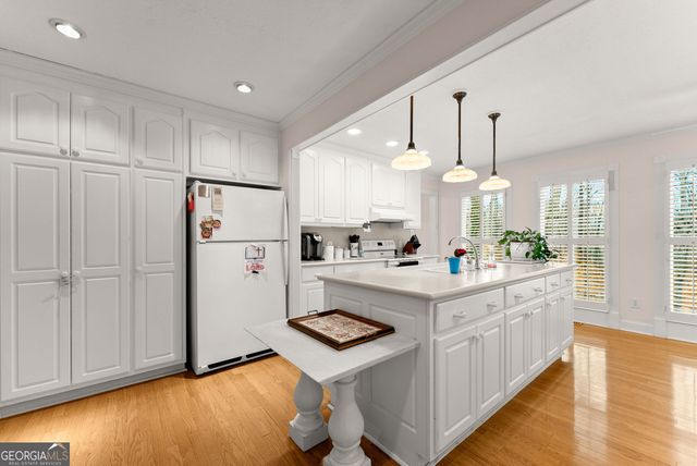 4225 Walnut Circle, Flowery Branch, GA 30542