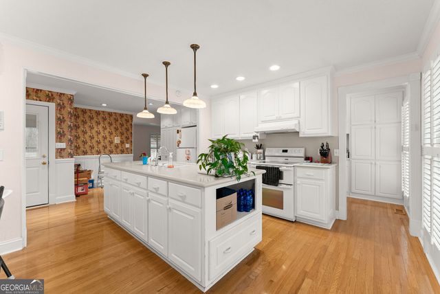 4225 Walnut Circle, Flowery Branch, GA 30542