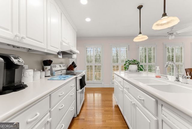 4225 Walnut Circle, Flowery Branch, GA 30542