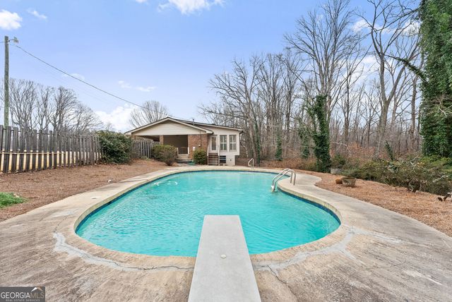 4225 Walnut Circle, Flowery Branch, GA 30542