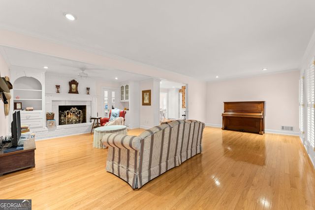 4225 Walnut Circle, Flowery Branch, GA 30542