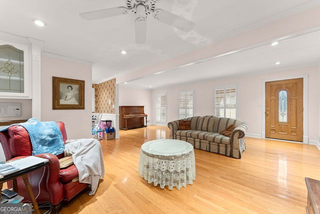 4225 Walnut Circle, Flowery Branch, GA 30542