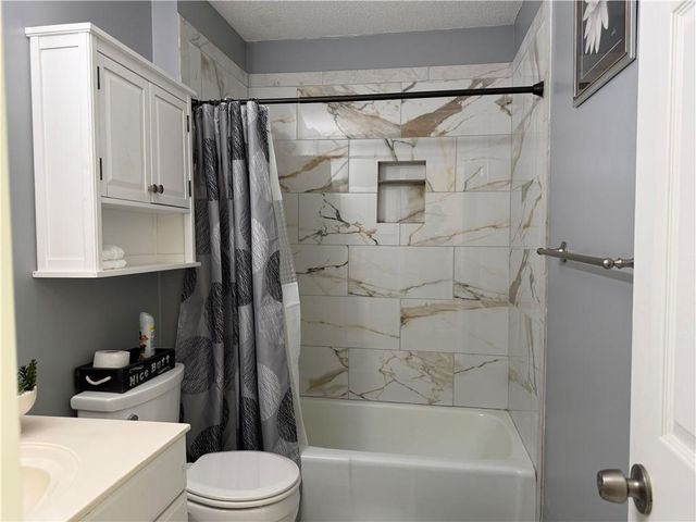 8026 Blue Ridge Boulevard, Kansas City, MO 64138