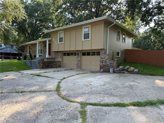 8026 Blue Ridge Boulevard, Kansas City, MO 64138