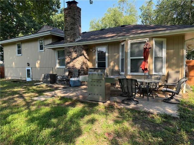 8026 Blue Ridge Boulevard, Kansas City, MO 64138