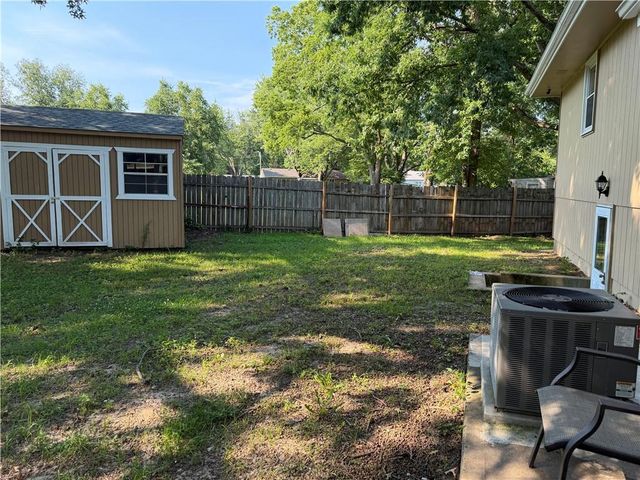 8026 Blue Ridge Boulevard, Kansas City, MO 64138
