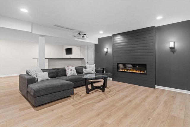 7105 Maple Point Drive, Madison, WI 53719