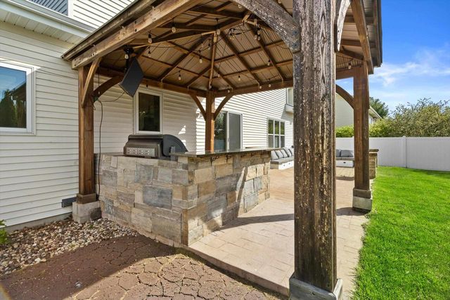 7105 Maple Point Drive, Madison, WI 53719