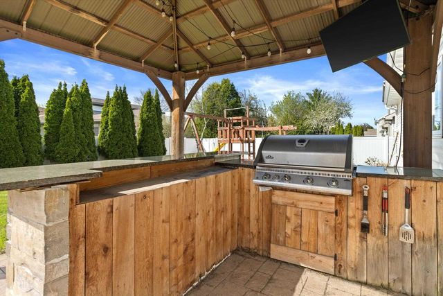 7105 Maple Point Drive, Madison, WI 53719