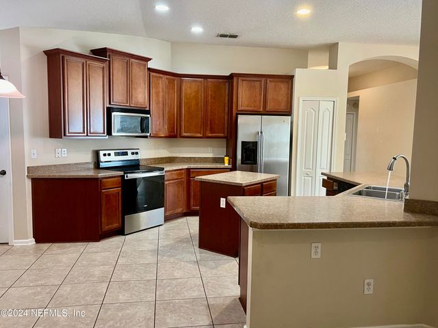 13407 DEVAN LEE Drive E, Jacksonville, FL 32226