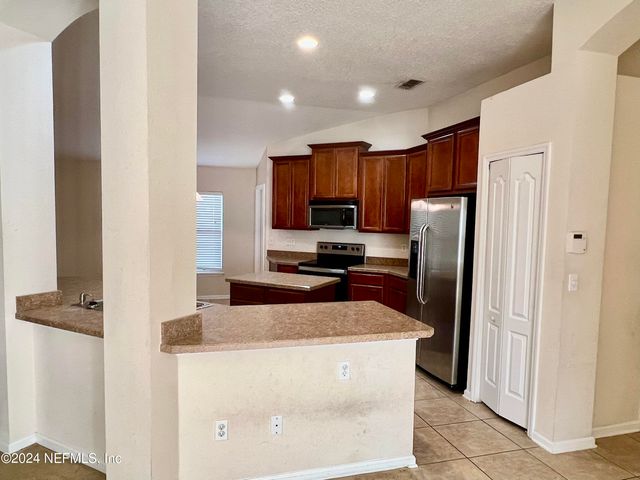 13407 DEVAN LEE Drive E, Jacksonville, FL 32226