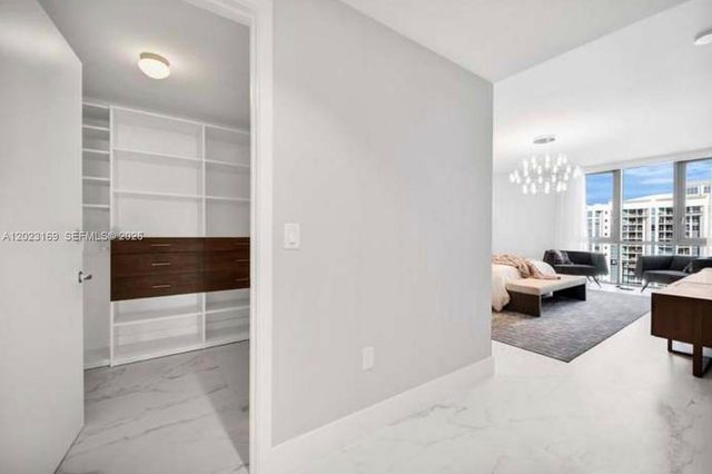 17111 Biscayne Boulevard 2209, North Miami Beach, FL 33160
